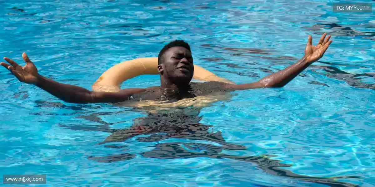 🎁 热爱永不缺席！官方正品周边，把偶像的力量穿在身上，握在手里！